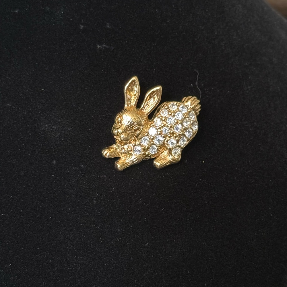 Avon Crystal Bunny Brooch Pin